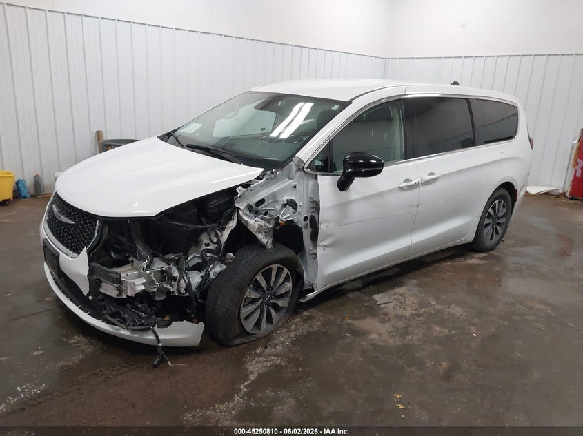 2024 Chrysler Pacifica VIN 2C4RC1S71RR153469 IAAI salvage auction — SIDE, Salvage Title, sold $4,150 on 2026-08-25 (photo 2)