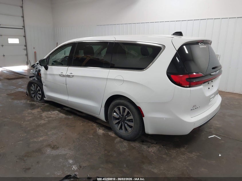 2024 Chrysler Pacifica VIN 2C4RC1S71RR153469 IAAI salvage auction — SIDE, Salvage Title, sold $4,150 on 2026-08-25 (photo 3)