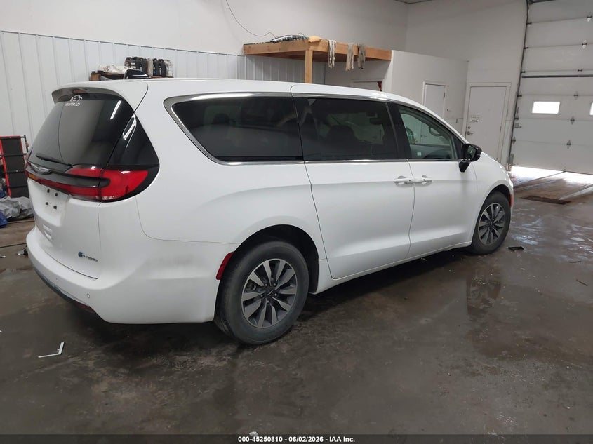 2024 Chrysler Pacifica VIN 2C4RC1S71RR153469 IAAI salvage auction — SIDE, Salvage Title, sold $4,150 on 2026-08-25 (photo 4)