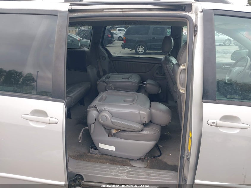 2004 Toyota Sienna VIN 5TDZA22CX4S053962 IAAI salvage auction — NORMAL WEAR, Clear - Dealer Only (California), sold $825 on 2026-07-13 (photo 8)
