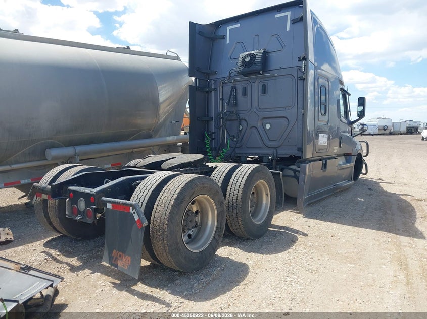2022 Freightliner New cascadia 126 VIN 3AKJHHDR0NSNB6023 IAAI salvage auction — FRONT END, Salvage (Ohio), sold $25 on 2026-07-27 (photo 4)