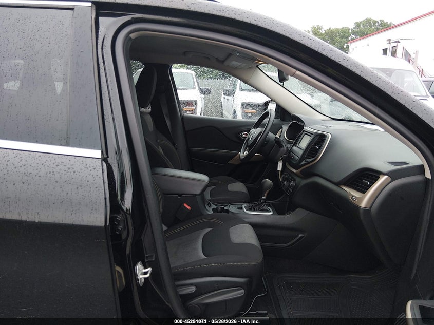 2018 Jeep Cherokee VIN 1C4PJLCX2JD583767 IAAI salvage auction — NORMAL WEAR, Sf97 (Maryland), sold $25 on 2026-07-21 (photo 5)