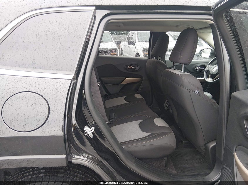 2018 Jeep Cherokee VIN 1C4PJLCX2JD583767 IAAI salvage auction — NORMAL WEAR, Sf97 (Maryland), sold $25 on 2026-07-21 (photo 8)