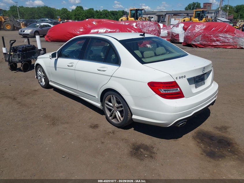 2012 Mercedes-benz C-klasse VIN WDDGF8BB0CR227804 IAAI salvage auction — FRONT END, Salvage Title, sold $900 on 2026-07-15 (photo 3)