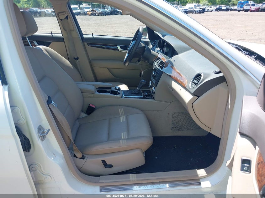 2012 Mercedes-benz C-klasse VIN WDDGF8BB0CR227804 IAAI salvage auction — FRONT END, Salvage Title, sold $900 on 2026-07-15 (photo 5)
