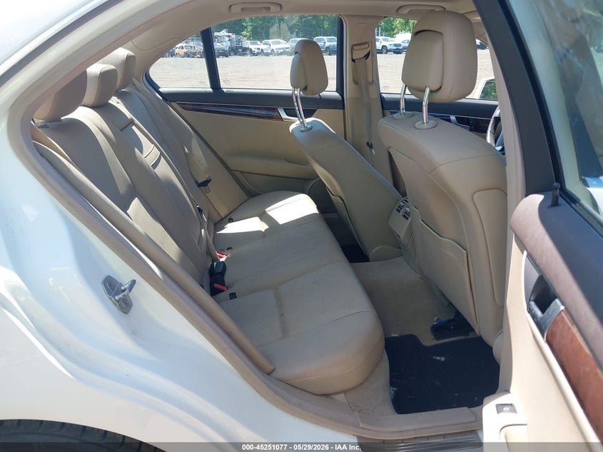2012 Mercedes-benz C-klasse VIN WDDGF8BB0CR227804 IAAI salvage auction — FRONT END, Salvage Title, sold $900 on 2026-07-15 (photo 8)