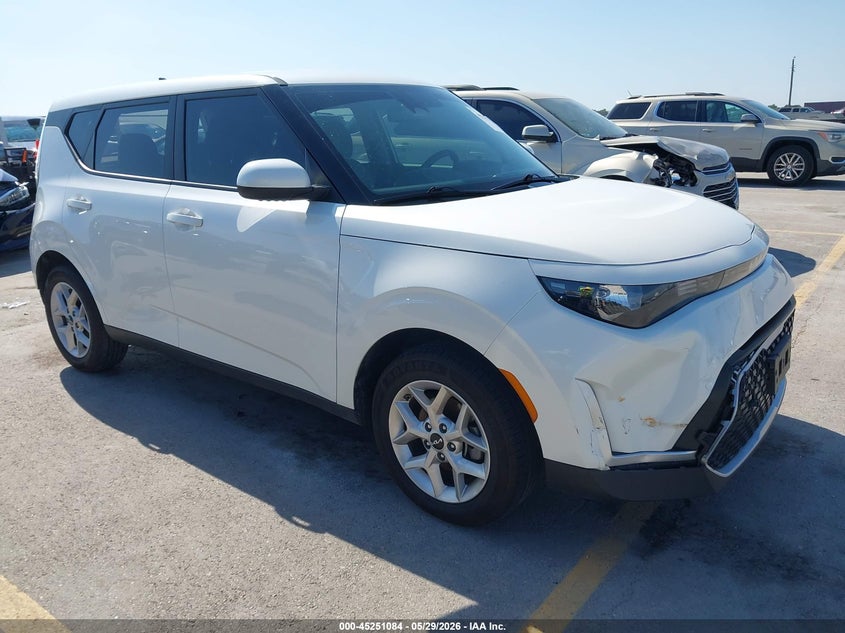 2025 Kia Soul VIN KNDJ23AU0S7927740 IAAI salvage auction — FRONT & REAR, Salvage Title, sold $6,400 on 2026-07-09 (photo 1)