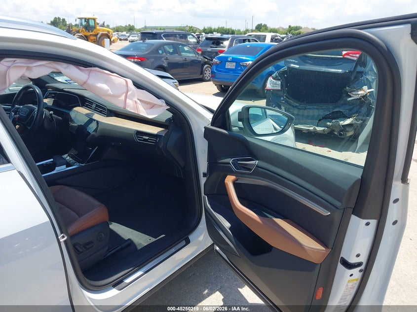 2024 Audi Q8 VIN WA15AAGE9RB027669 IAAI salvage auction — LEFT SIDE, Original (Texas), sold $14,700 on 2026-07-30 (photo 5)