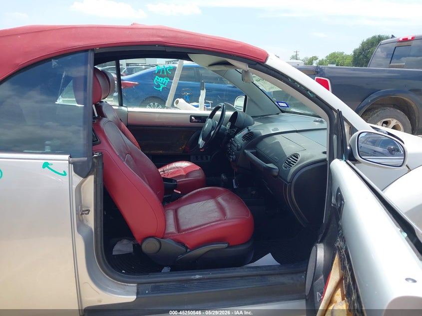 2009 Volkswagen Beetle VIN 3VWSG31Y19M410808 IAAI salvage auction — SIDE, Original (Texas), sold $1,300 on 2026-07-11 (photo 5)