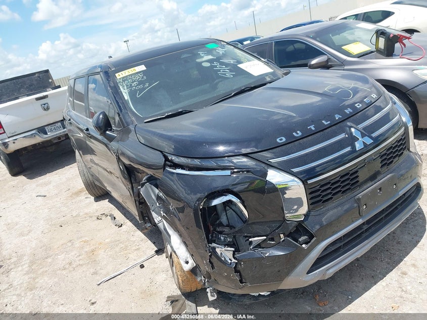 2025 Mitsubishi Outlander VIN JA4J3VA88SZ050053 IAAI salvage auction — RIGHT FRONT, Salvage Title, sold $9,100 on 2026-07-13 (photo 1)