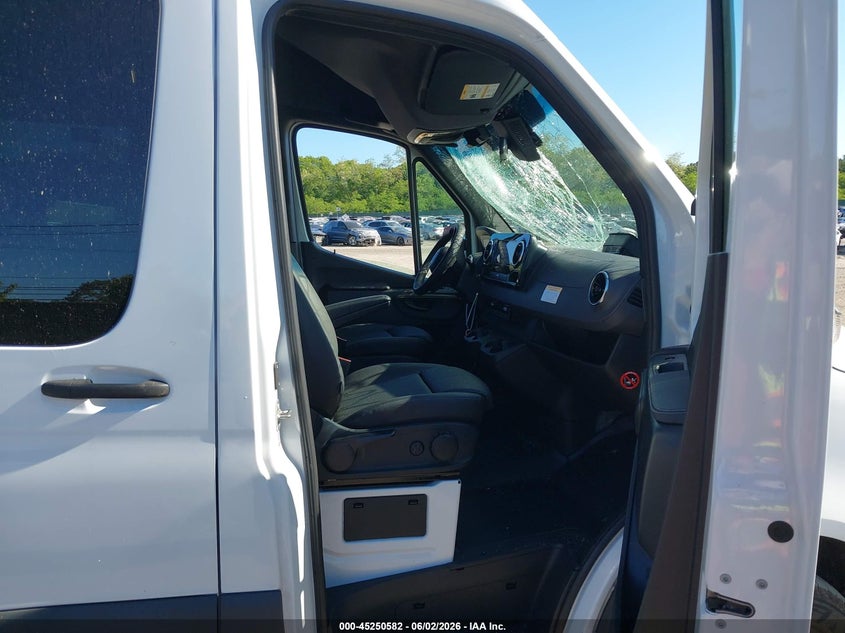 2025 Mercedes-benz Sprinter VIN W1Z4NGHY3ST211451 IAAI salvage auction — FRONT END, Salvage Title, sold $18,100 on 2026-08-25 (photo 5)