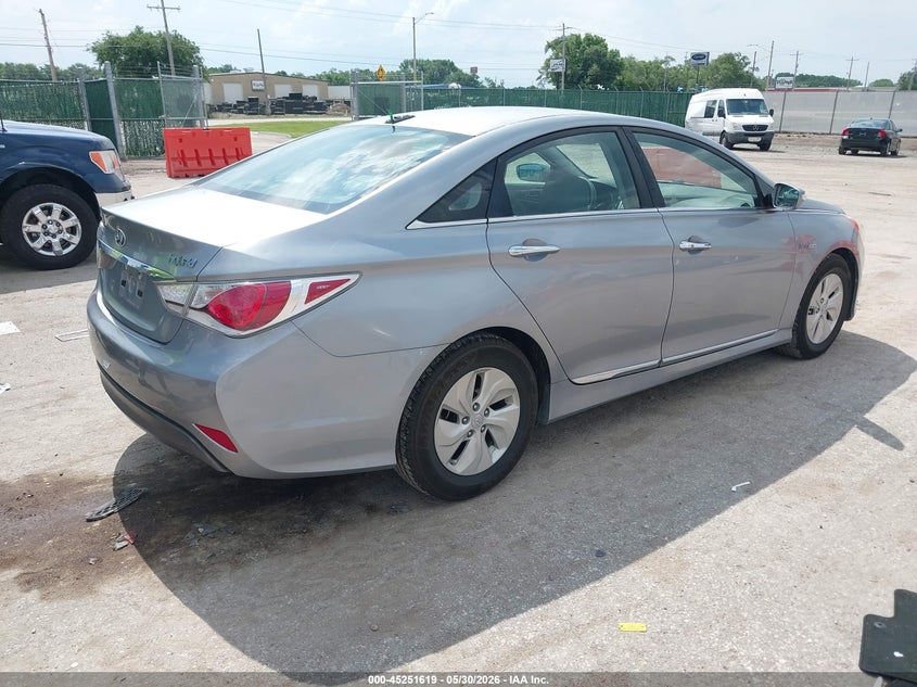 2015 Hyundai Sonata VIN KMHEC4A42FA120693 IAAI salvage auction — HAIL, Salvage Title, sold $2,900 on 2026-07-31 (photo 4)