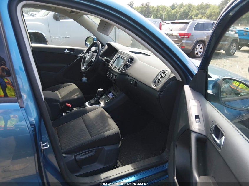 2017 Volkswagen Tiguan VIN WVGBV7AX4HK053679 IAAI salvage auction — RIGHT SIDE, Salvage (Massachusetts), sold $4,650 on 2026-07-24 (photo 5)