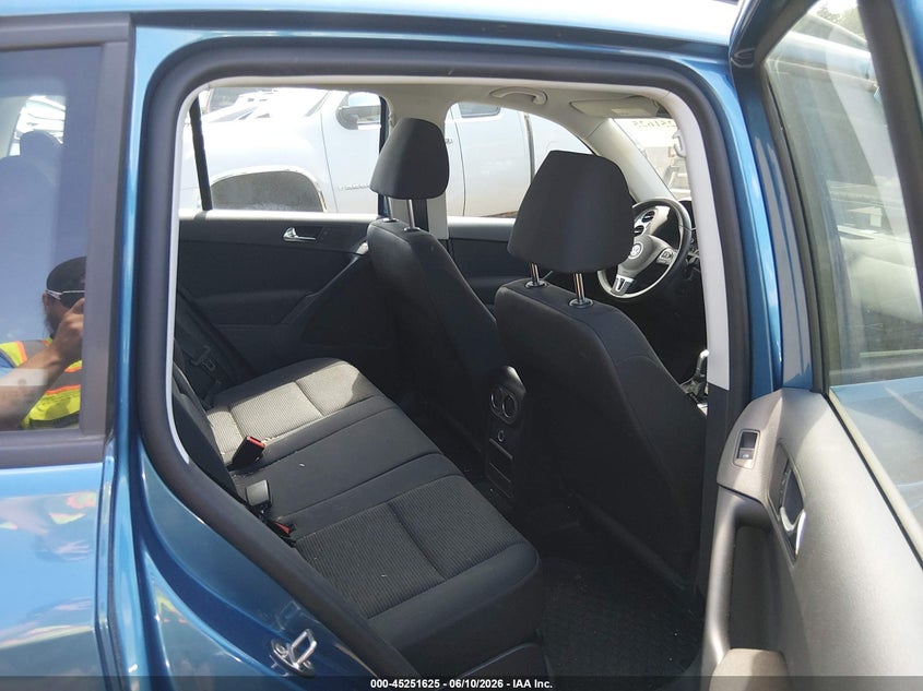 2017 Volkswagen Tiguan VIN WVGBV7AX4HK053679 IAAI salvage auction — RIGHT SIDE, Salvage (Massachusetts), sold $4,650 on 2026-07-24 (photo 8)