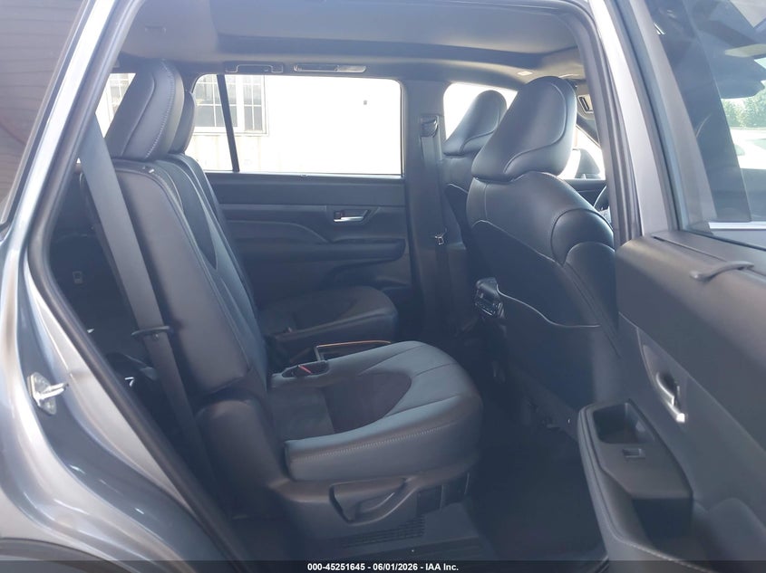 2026 Toyota Highlander VIN 5TDADAB52TS029203 IAAI salvage auction — LEFT SIDE, Salvage Title, sold $25,750 on 2026-07-06 (photo 8)