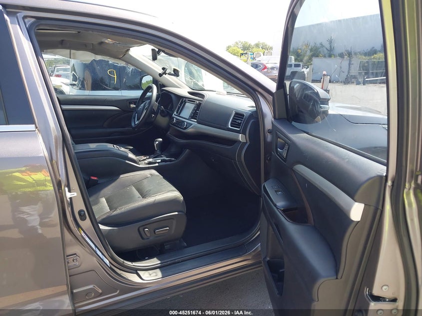 2019 Toyota Highlander VIN 5TDJZRFH7KS605418 IAAI salvage auction — LEFT REAR, Salvage Title, sold $13,625 on 2026-07-13 (photo 5)