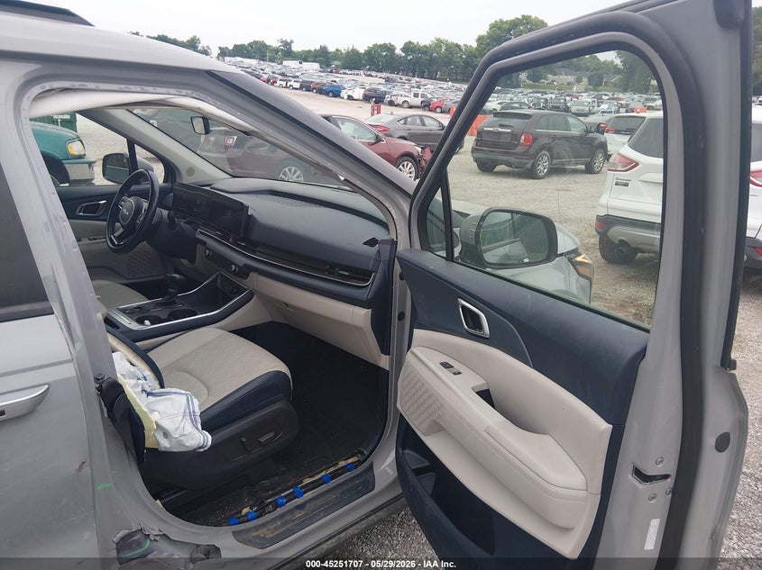 2025 Kia Carnival VIN KNDNC5K34S6458125 IAAI salvage auction — RIGHT SIDE, Salvage Title, sold $14,300 on 2026-07-18 (photo 5)