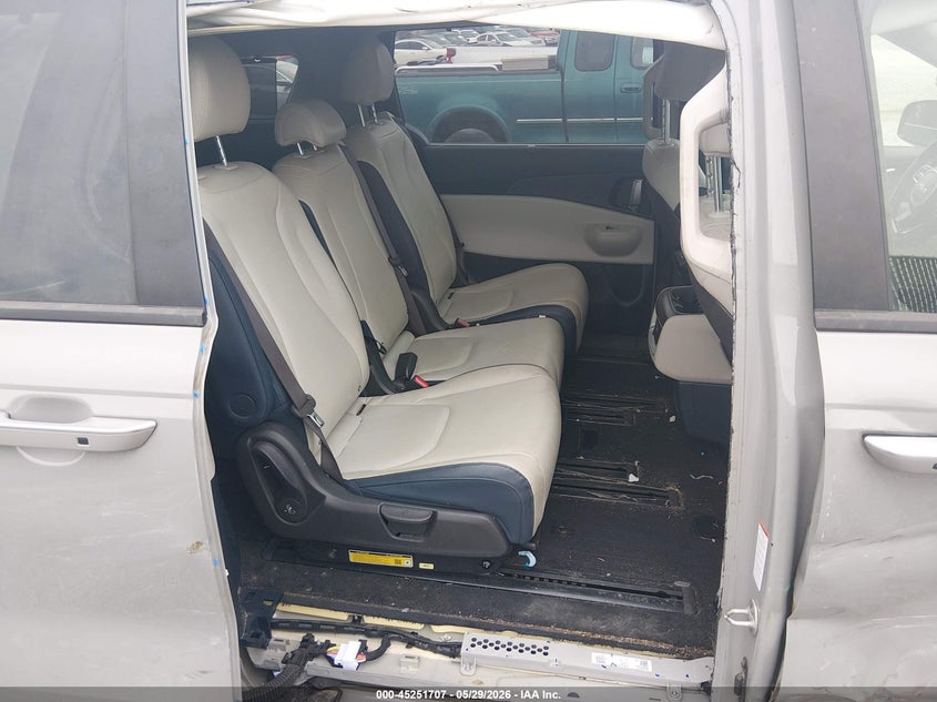 2025 Kia Carnival VIN KNDNC5K34S6458125 IAAI salvage auction — RIGHT SIDE, Salvage Title, sold $14,300 on 2026-07-18 (photo 8)
