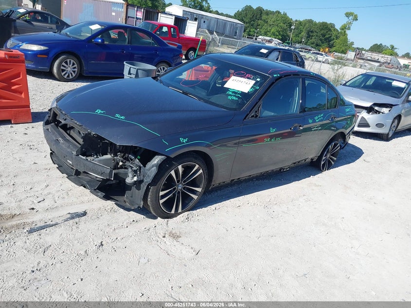 2018 BMW 3er VIN WBA8D9C52JEM33016 IAAI salvage auction — FRONT & REAR, Salvage Title, sold $3,750 on 2026-08-18 (photo 2)