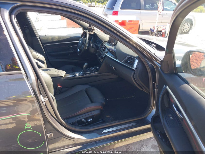 2018 BMW 3er VIN WBA8D9C52JEM33016 IAAI salvage auction — FRONT & REAR, Salvage Title, sold $3,750 on 2026-08-18 (photo 5)