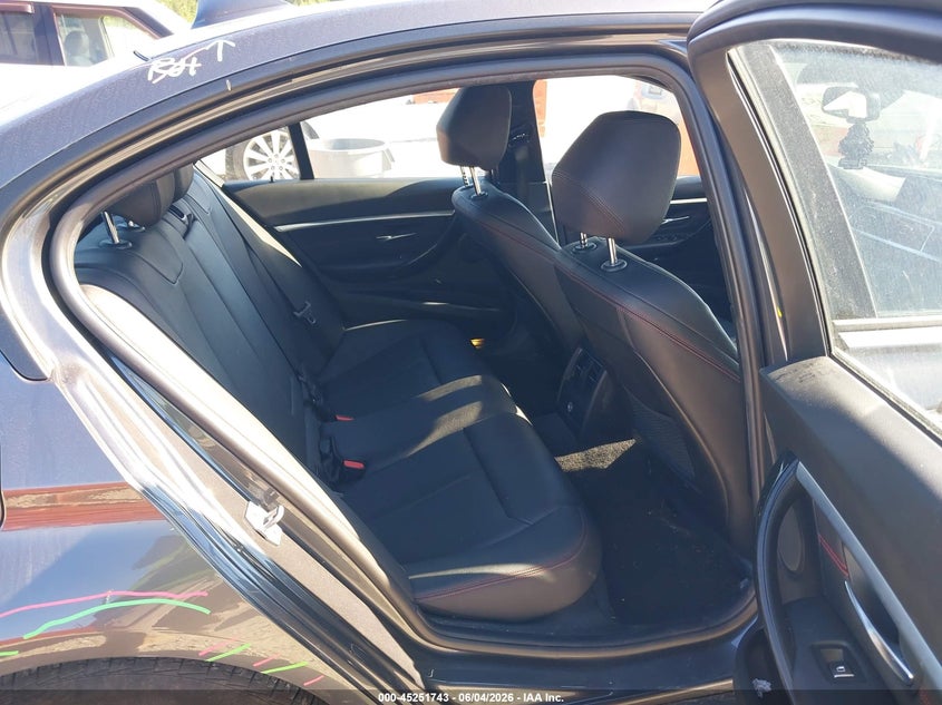 2018 BMW 3er VIN WBA8D9C52JEM33016 IAAI salvage auction — FRONT & REAR, Salvage Title, sold $3,750 on 2026-08-18 (photo 8)