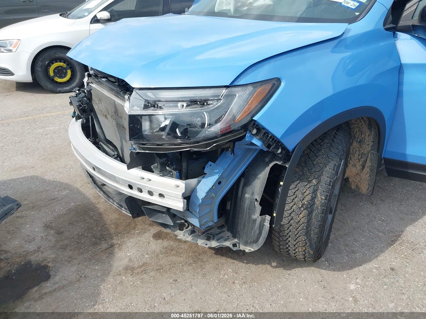 2024 Honda Passport VIN 5FNYF8H64RB018301 IAAI salvage auction — FRONT END, Salvage Title, sold $7,600 on 2026-07-15 (photo 6)
