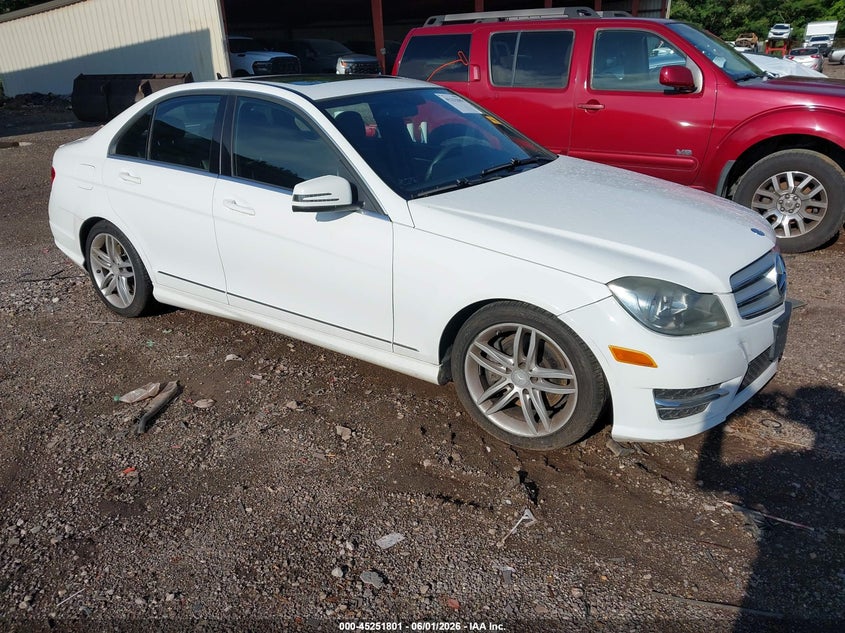 2013 Mercedes-benz C-klasse VIN WDDGF8AB3DR252375 IAAI salvage auction — UNKNOWN, Salvage (Alabama), sold $325 on 2026-07-08 (photo 1)
