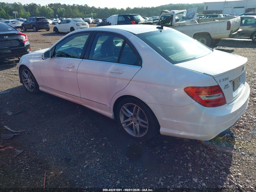 2013 Mercedes-benz C-klasse VIN WDDGF8AB3DR252375 IAAI salvage auction — UNKNOWN, Salvage (Alabama), sold $325 on 2026-07-08 (photo 3)