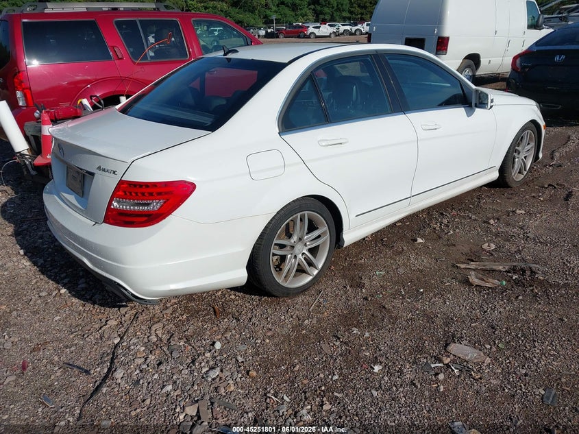 2013 Mercedes-benz C-klasse VIN WDDGF8AB3DR252375 IAAI salvage auction — UNKNOWN, Salvage (Alabama), sold $325 on 2026-07-08 (photo 4)