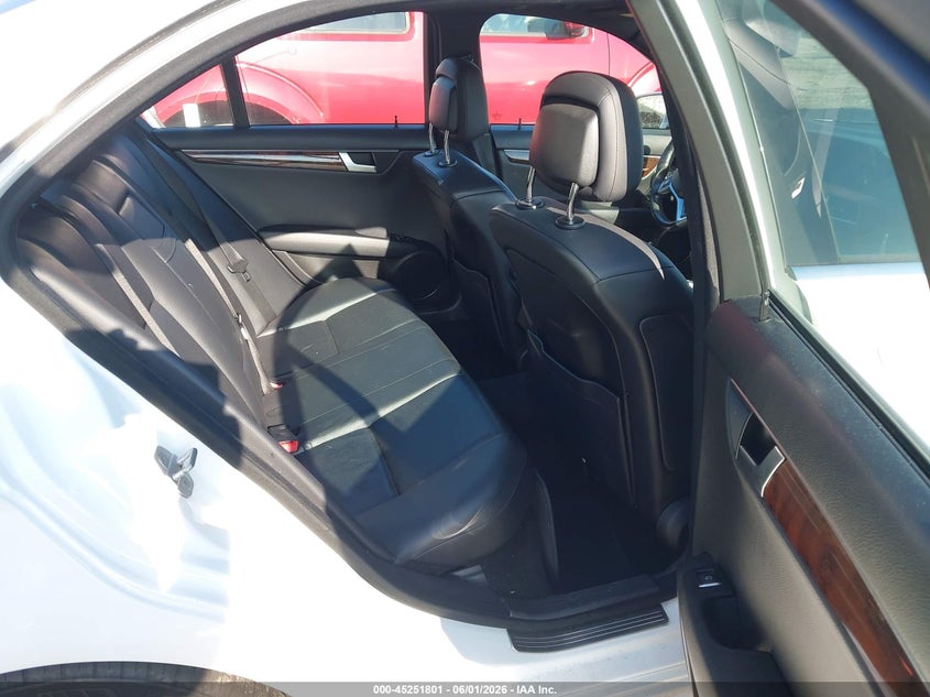 2013 Mercedes-benz C-klasse VIN WDDGF8AB3DR252375 IAAI salvage auction — UNKNOWN, Salvage (Alabama), sold $325 on 2026-07-08 (photo 8)