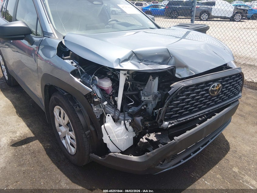 2025 Toyota Corolla cross VIN 7MUAAAAGXSV136967 IAAI salvage auction — FRONT END, Salvage Title, sold $6,800 on 2026-07-13 (photo 6)