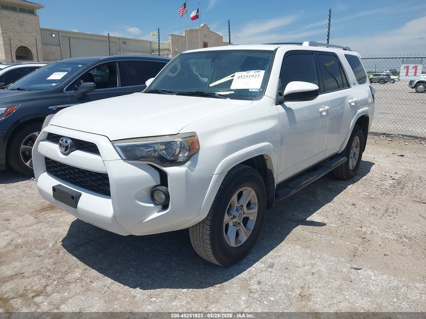 2015 Toyota 4runner VIN JTEZU5JR4F5104200 IAAI salvage auction — VANDALISM, Salvage Title, sold $9,050 on 2026-07-27 (photo 2)