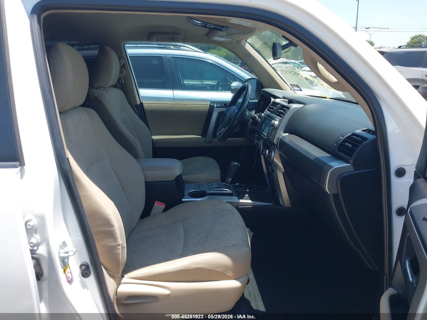2015 Toyota 4runner VIN JTEZU5JR4F5104200 IAAI salvage auction — VANDALISM, Salvage Title, sold $9,050 on 2026-07-27 (photo 5)