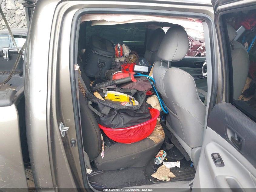 2013 Toyota Tacoma VIN 5TFLU4EN9DX053807 IAAI salvage auction — ROLLOVER, Salvage Title, sold $1,500 on 2026-07-28 (photo 8)