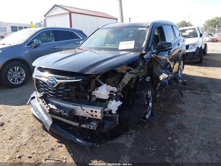 2023 Toyota Highlander VIN 5TDXBRCH7PS582913 IAAI salvage auction — FRONT END, Salvage Title, sold $13,200 on 2026-07-22 (photo 2)