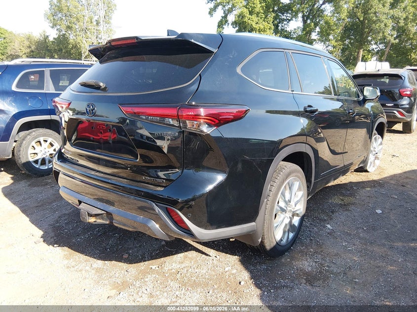 2023 Toyota Highlander VIN 5TDXBRCH7PS582913 IAAI salvage auction — FRONT END, Salvage Title, sold $13,200 on 2026-07-22 (photo 4)
