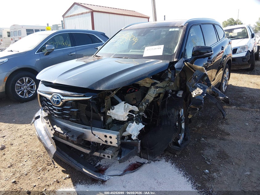 2023 Toyota Highlander VIN 5TDXBRCH7PS582913 IAAI salvage auction — FRONT END, Salvage Title, sold $13,200 on 2026-07-22 (photo 6)