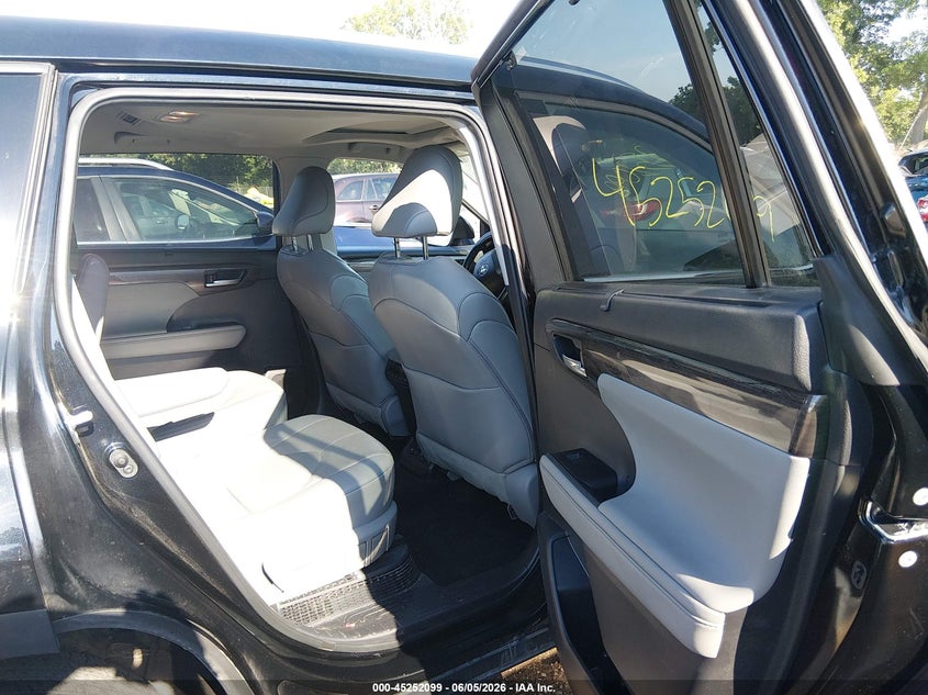 2023 Toyota Highlander VIN 5TDXBRCH7PS582913 IAAI salvage auction — FRONT END, Salvage Title, sold $13,200 on 2026-07-22 (photo 8)
