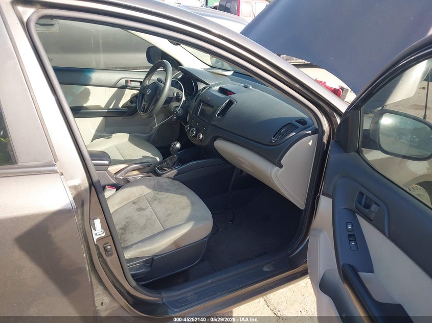 2011 Kia Forte VIN KNAFU4A21B5404806 IAAI salvage auction — NORMAL WEAR, Clear (Tennessee), sold $550 on 2026-07-13 (photo 5)