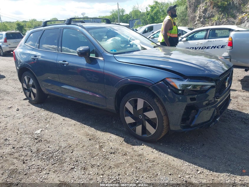 2024 Volvo VIN YV4H60DL0R1915053 IAAI salvage auction — RIGHT FRONT, Salvage (Rhode Island), sold $21,800 on 2026-07-17 (photo 1)