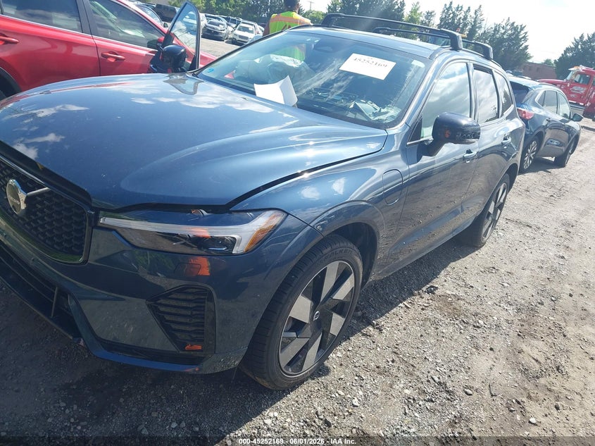 2024 Volvo VIN YV4H60DL0R1915053 IAAI salvage auction — RIGHT FRONT, Salvage (Rhode Island), sold $21,800 on 2026-07-17 (photo 2)