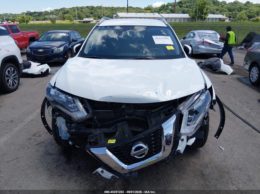 2017 Nissan Rogue VIN KNMAT2MT0HP560423 IAAI salvage auction — FRONT END, Salvage (Missouri), sold $1,650 on 2026-07-28 (photo 6)