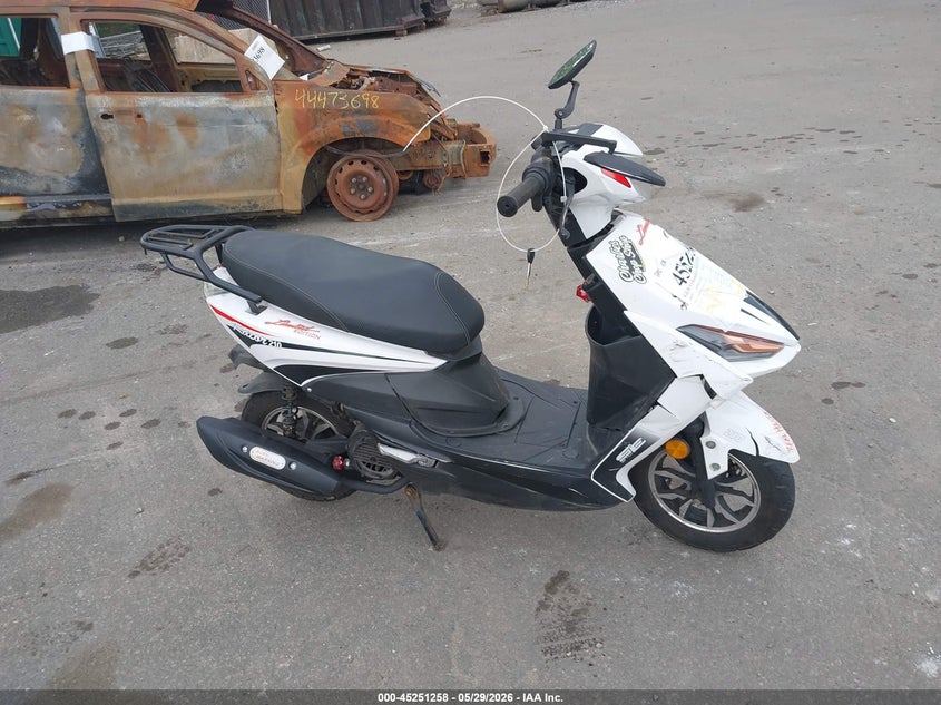 2025 Dongfang Scooter VIN LXDTCLNN2S1060028 IAAI salvage auction — UNKNOWN, Mv-907A (New York), sold $25 on 2026-07-15 (photo 8)