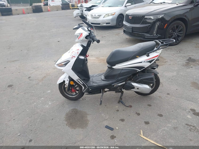 2025 Dongfang Scooter VIN LXDTCLNN2S1060028 IAAI salvage auction — UNKNOWN, Mv-907A (New York), sold $25 on 2026-07-15 (photo 9)