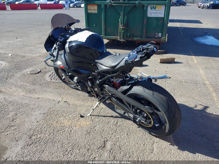 2024 BMW S 1000 VIN WB10E6301R6K44201 IAAI salvage auction — RIGHT SIDE, Salvage (Oregon), sold $13,100 on 2026-07-09 (photo 3)
