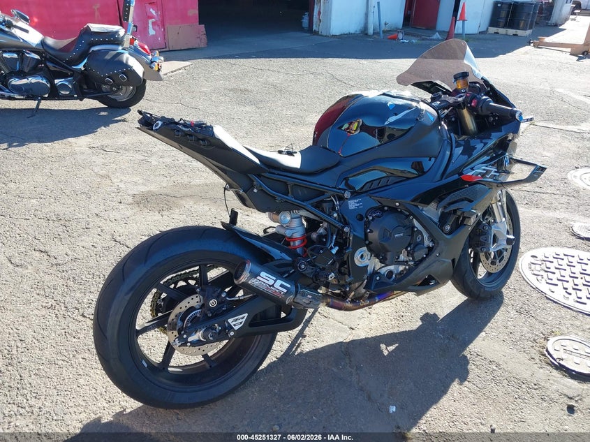 2024 BMW S 1000 VIN WB10E6301R6K44201 IAAI salvage auction — RIGHT SIDE, Salvage (Oregon), sold $13,100 on 2026-07-09 (photo 4)