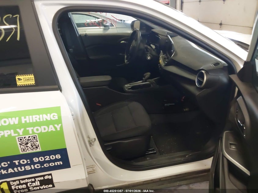 2025 Chevrolet Trax VIN KL77LFEP2SC180093 IAAI salvage auction — RIGHT FRONT, Salvage Title, sold $25 on 2026-07-22 (photo 5)