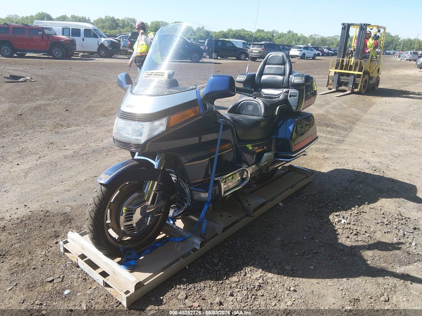 1988 Honda Gl VIN 1HFSC2208JA000743 IAAI salvage auction — NORMAL WEAR, Salvage (Ohio), sold $225 on 2026-07-08 (photo 2)