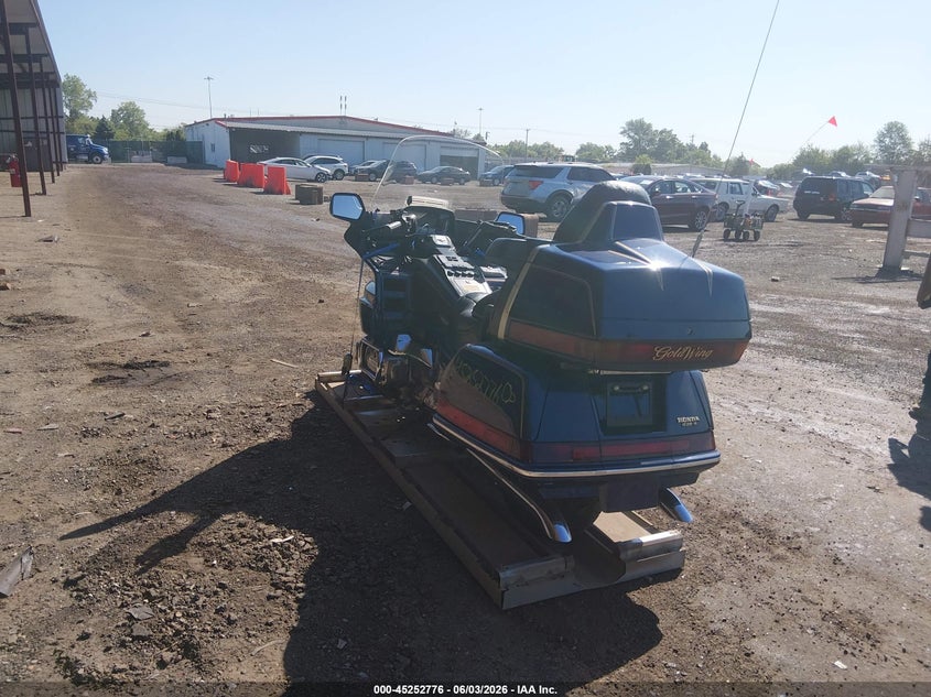 1988 Honda Gl VIN 1HFSC2208JA000743 IAAI salvage auction — NORMAL WEAR, Salvage (Ohio), sold $225 on 2026-07-08 (photo 3)