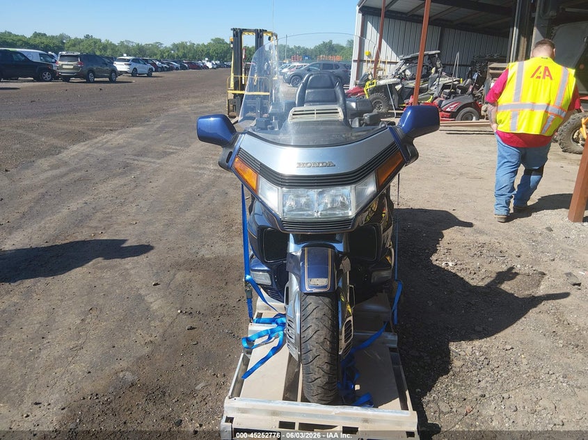 1988 Honda Gl VIN 1HFSC2208JA000743 IAAI salvage auction — NORMAL WEAR, Salvage (Ohio), sold $225 on 2026-07-08 (photo 5)